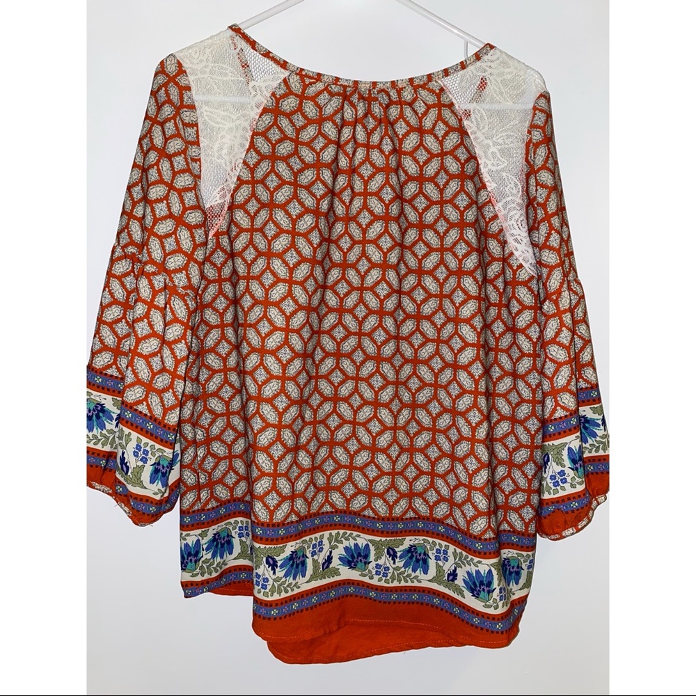 Paisley/ floral design shirt with lace shoulders - Picture 2 of 2